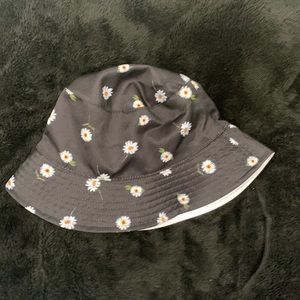 Alice + olivia bucket hat